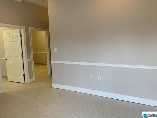 Building Photo - 490 Wildwood Cir N
