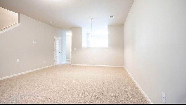 Building Photo - 2505 Piering Dr