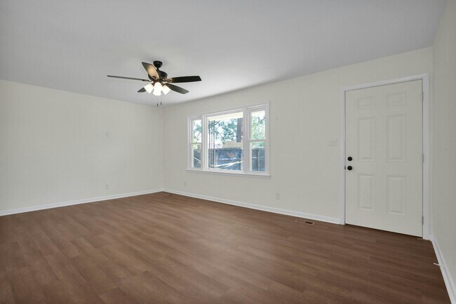 Building Photo - 1904 Shiloh Dr