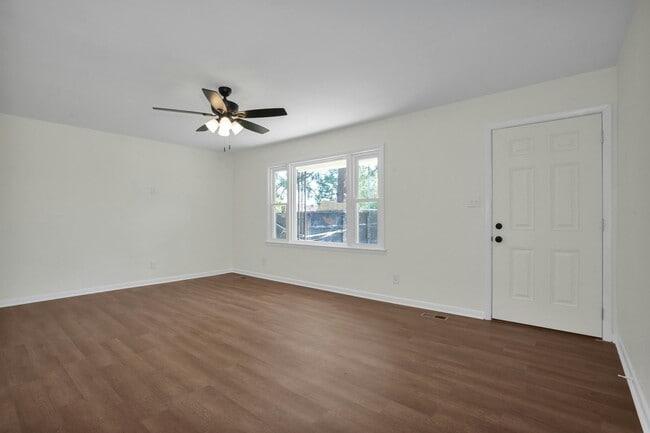 Foto del edificio - 1904 Shiloh Dr