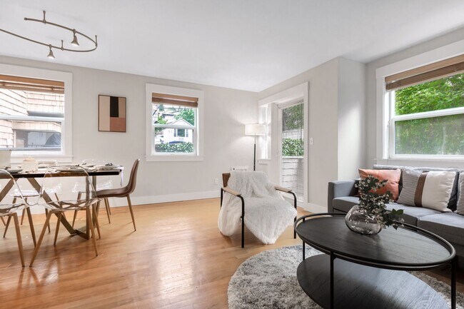 Building Photo - Great Townhome for rent