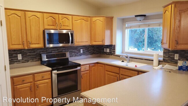 Building Photo - 4 br, 3.5 bath House - 956 E 2675 N