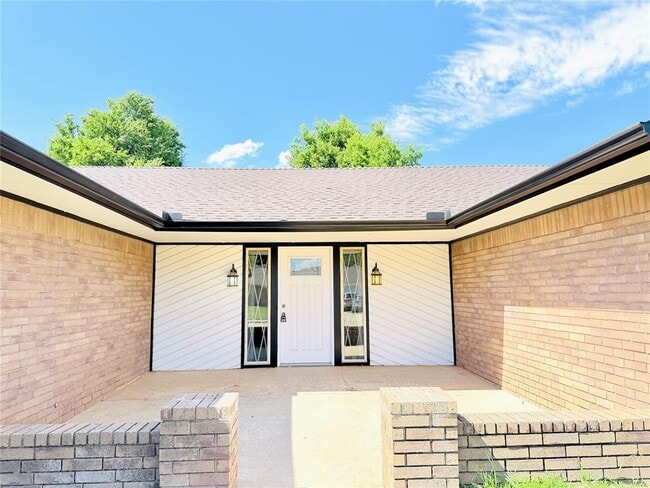 Building Photo - 121 W Vail Dr