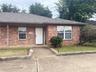 Building Photo - 1211 Webhollow Cir