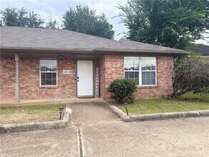 Building Photo - 1211 Webhollow Cir