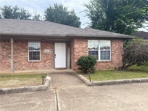 Building Photo - 1211 Webhollow Cir
