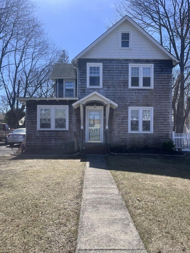 Foto principal - 24 Arnold Ave