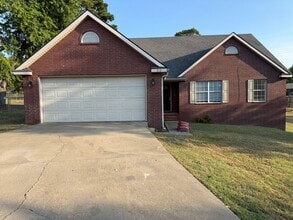 Building Photo - 717 Lincoln Hill Cir