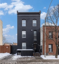 Building Photo - 208 Clarence St