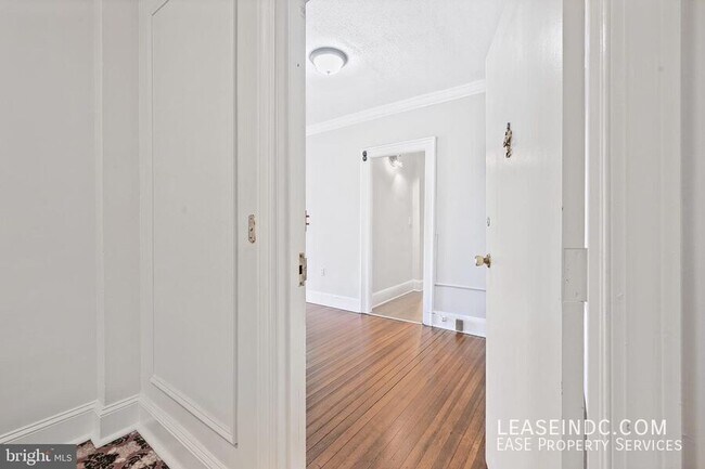 Foto del edificio - 2022 Columbia Rd NW