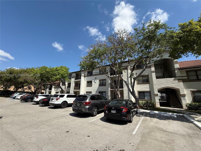 Building Photo - 650 S Park Rd