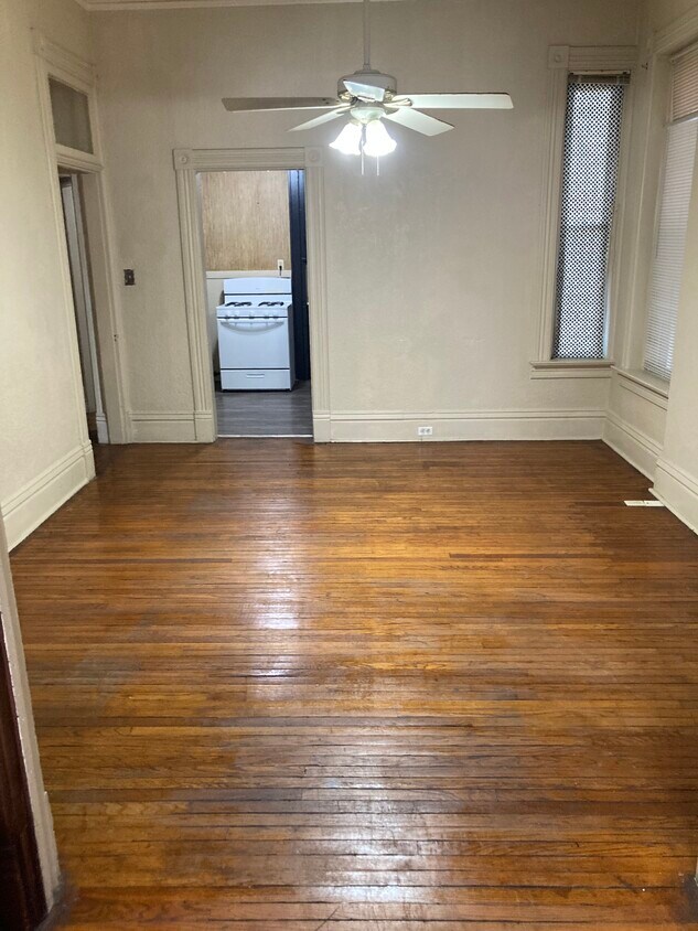 Foto del edificio - 377 W 17th St