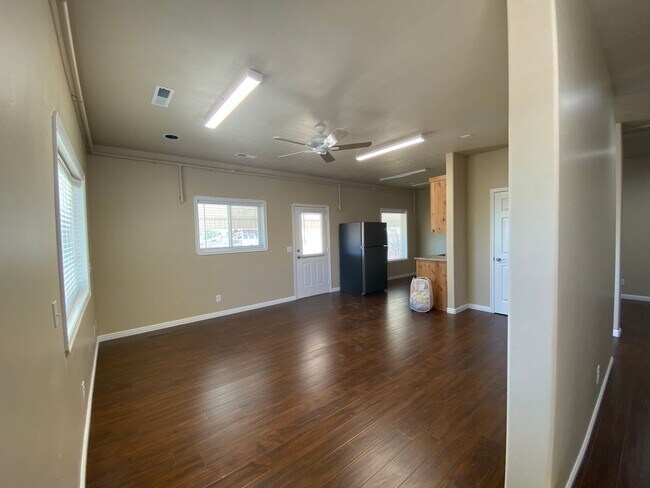 Foto del edificio - 2 Bed 2 Bath Apartment *UTILITIES INCLUDED*