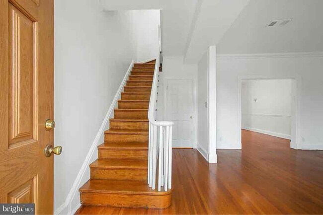 Building Photo - 1376 Sheridan St NW