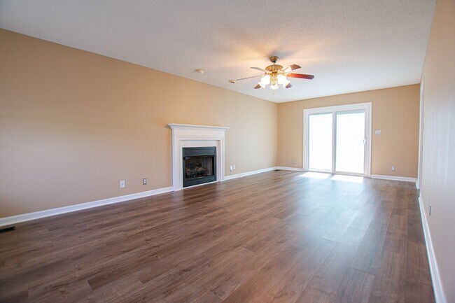 Foto del edificio - Pet Friendly Three Bedroom with Bonus!