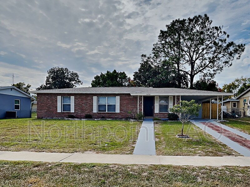 Foto principal - 6256 Danbury St