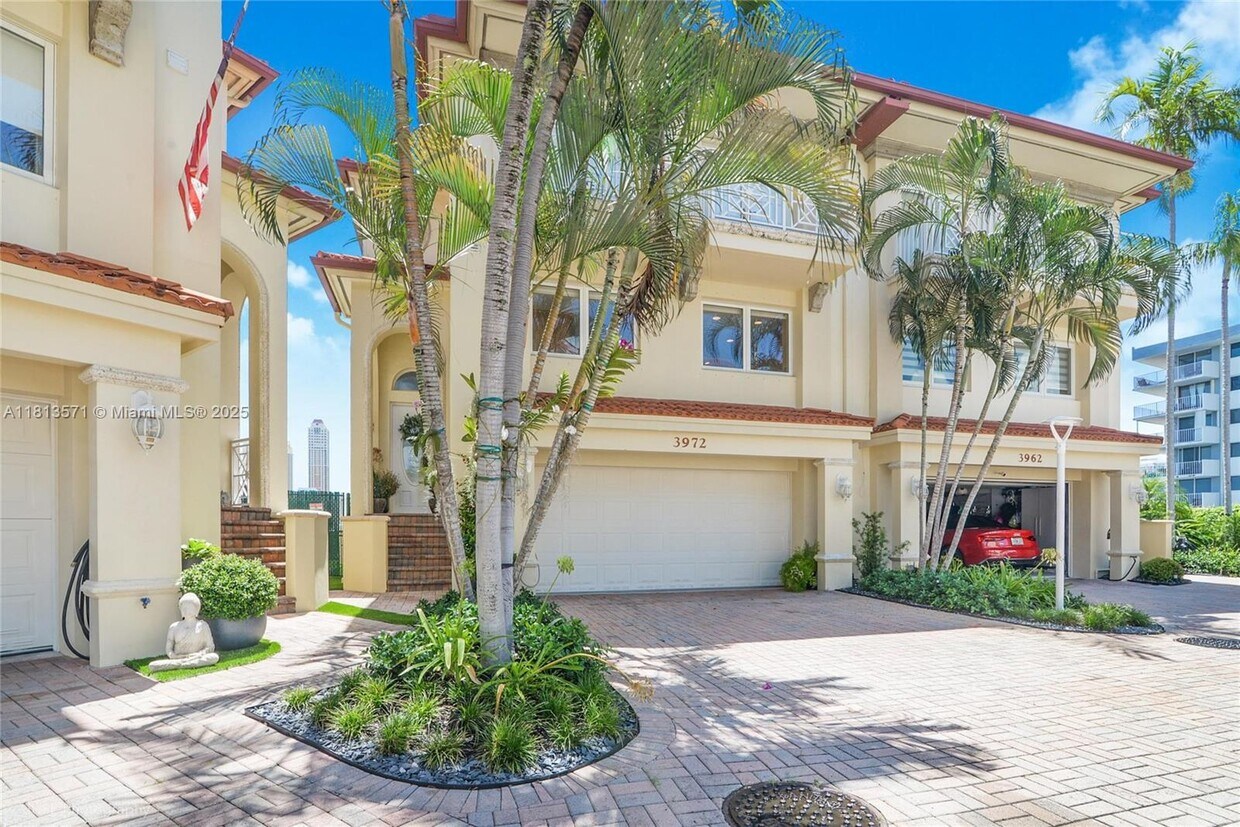 Foto principal - 3972 NE 171st St