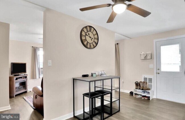 Foto del edificio - 316 W 9th St
