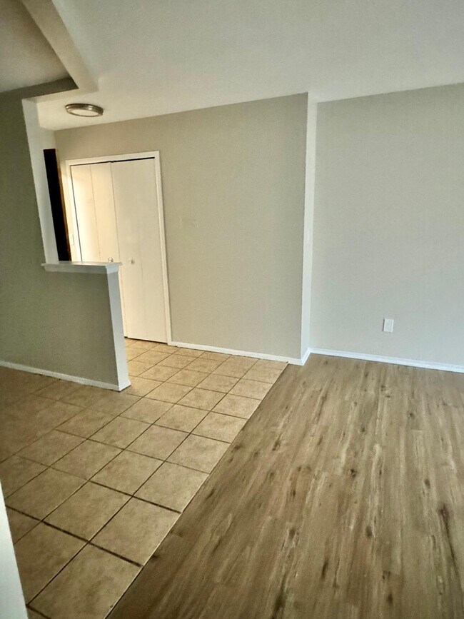 Foto del edificio - 24651 W McNichols Rd