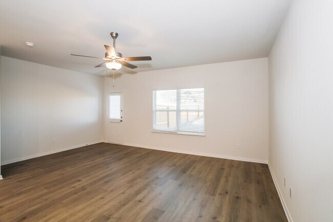 Foto del edificio - 204 Marsh Ln