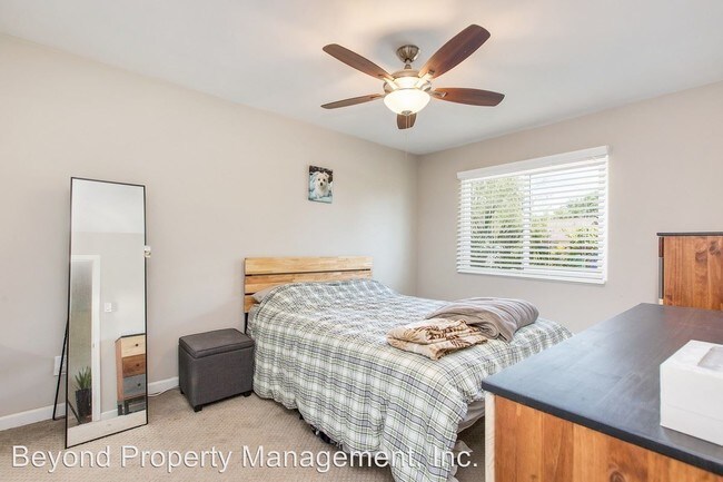 Foto del edificio - 3 br, 2 bath House - 4776 Moraga Ave.