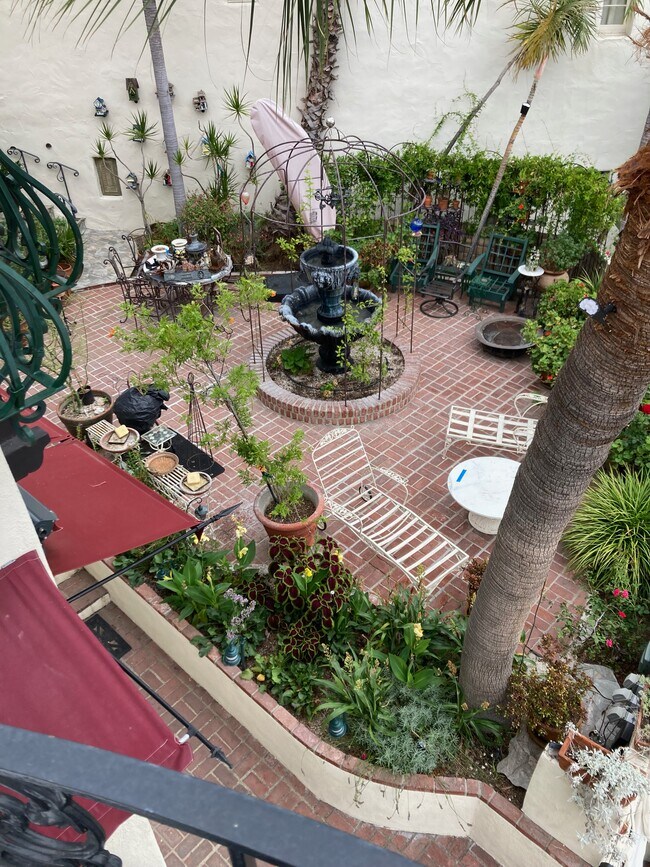 Studio view of fountain area - 6658 Whitley Terrace