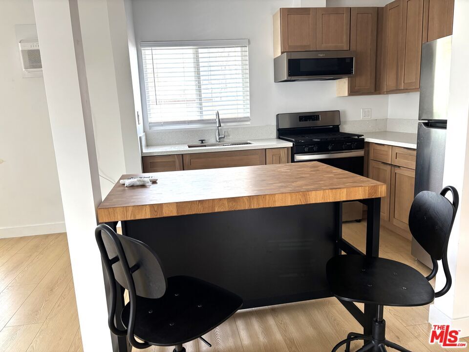 Foto principal - 132 Normandie Ave