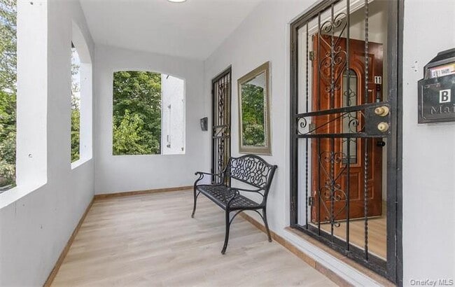 Building Photo - 11 Floyd Pl