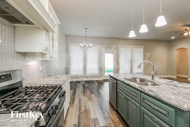 Building Photo - 13904 Hutchinson Pl