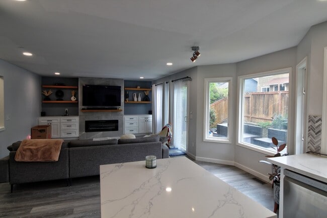 Building Photo - 940 223rd Pl NE