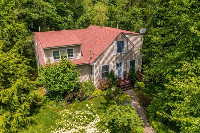 Foto del edificio - 103 Pine Hill Rd N