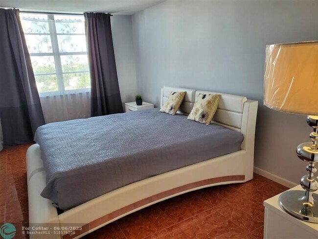 Foto del edificio - 2851 NE 183rd St