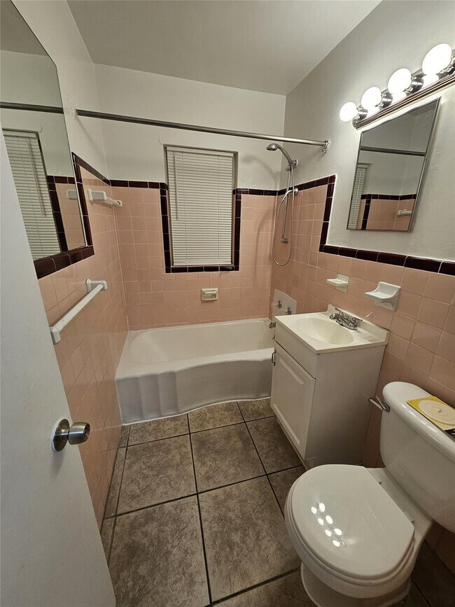 Foto del edificio - 1100 NE 12th Ave