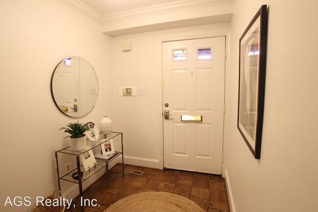 Building Photo - 2 br, 2.5 bath House - 3217-C Sutton Place...