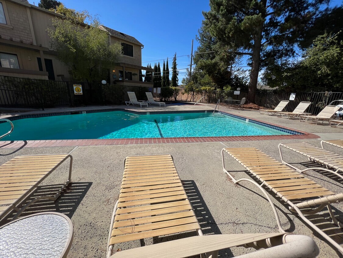 Foto principal - 16120 Loretta Ln