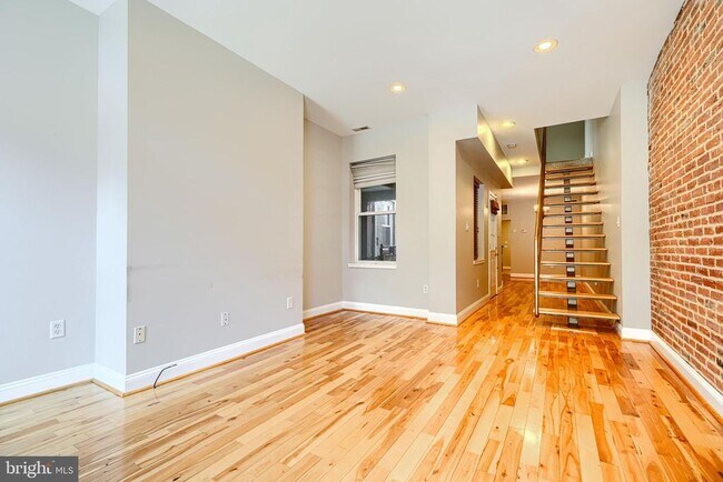 Foto del edificio - 229 S Washington St