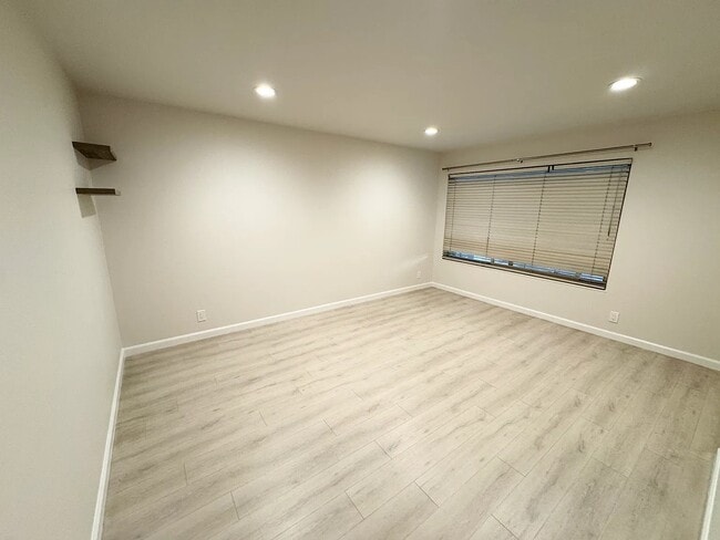 Building Photo - 2838 Pendleton Dr