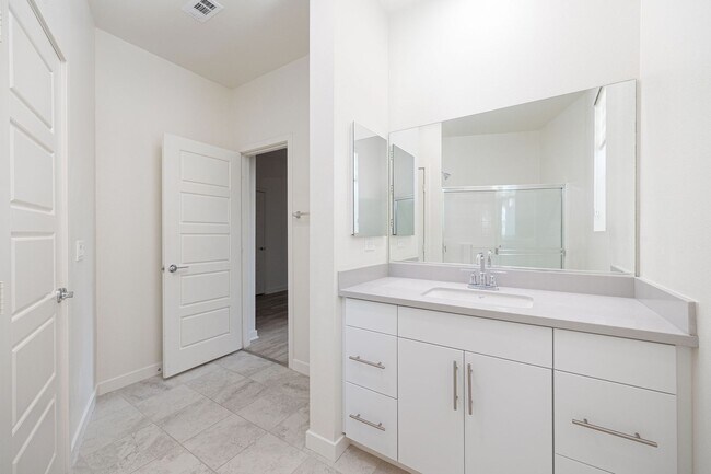 Foto del edificio - Beautifully Updated 3-Bedroom Detached hom...