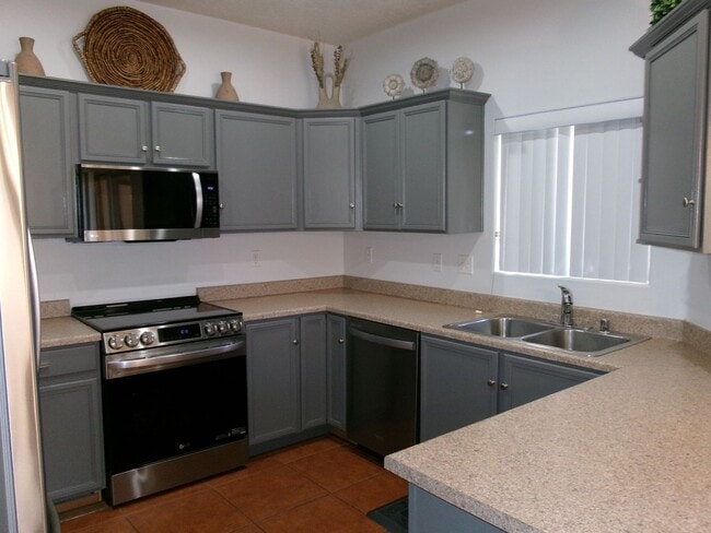 Building Photo - Furnished Enchantment Condo