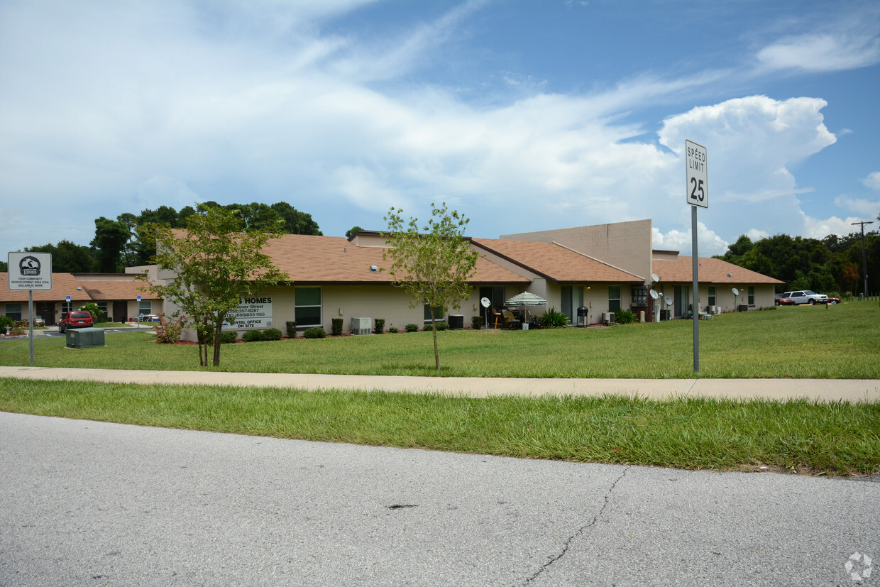 Foto del edificio - Eustis Apartments