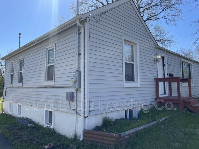 Building Photo - 2724 Pasteur Ave