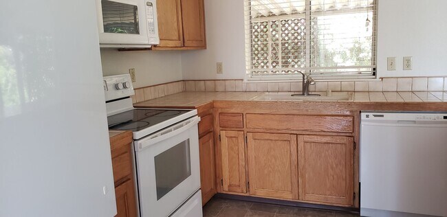 Foto del edificio - 19080stonegateroad.is4lease.com