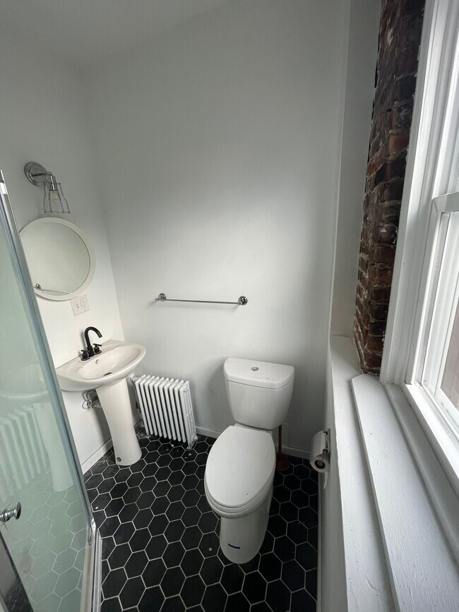 Foto del edificio - 187 Hopkins Ave