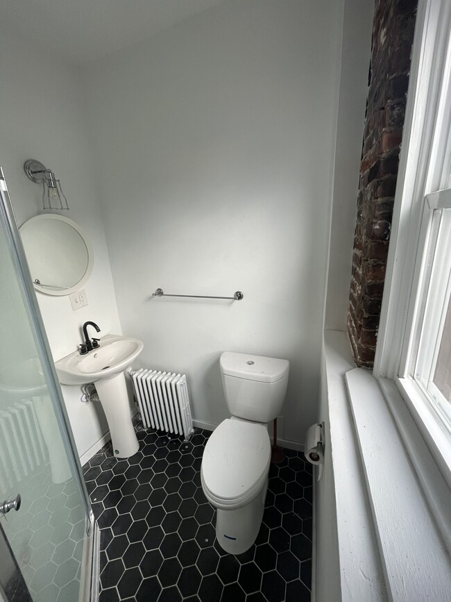 Building Photo - 187 Hopkins Ave