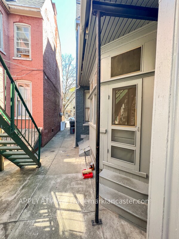 Foto del edificio - 132 College Ave