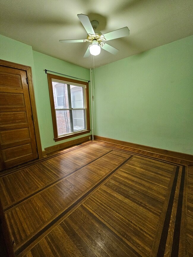 Building Photo - 211 W 9th St