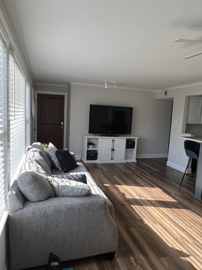 Furnished condo includes large flat screen TV - 2100 Old Taylor Rd