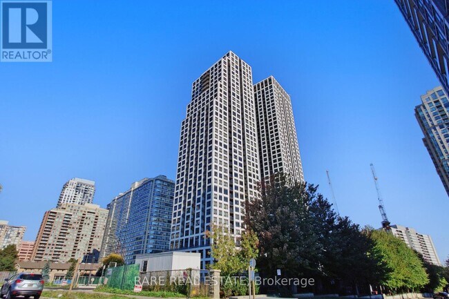 Building Photo - 36 Elm Dr W