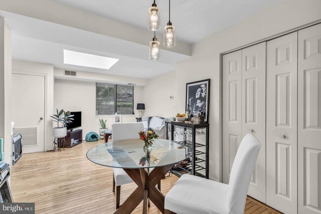 Foto del edificio - 3040 Pineview Ct NE