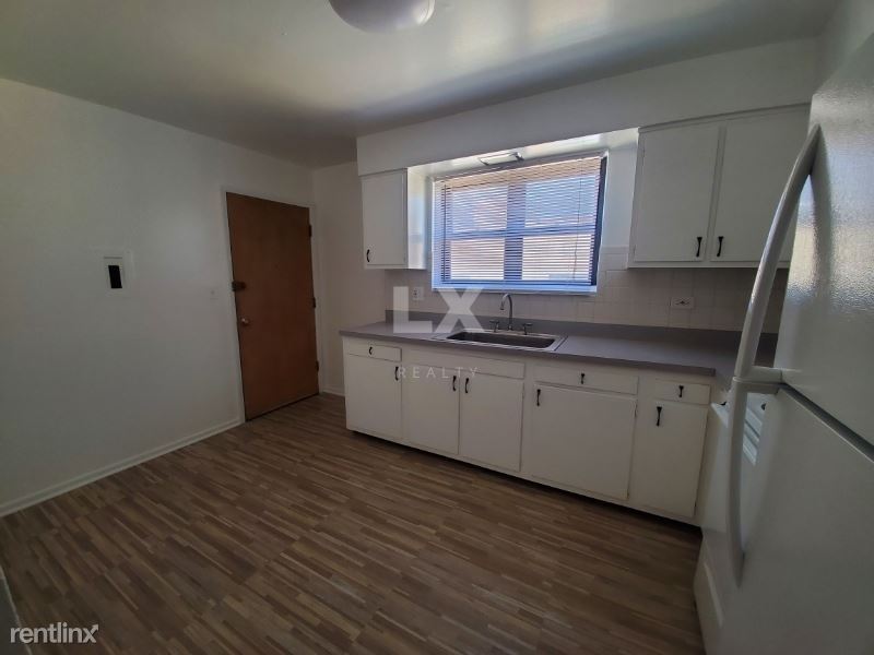 Primary Photo - 2 br, 1 bath Apartment - 9020 Lamon Ave